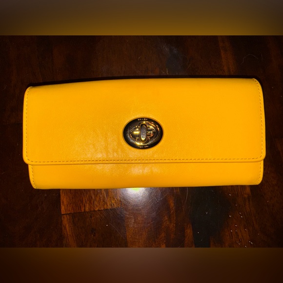 Coach mustard yellow wallet - Picture 1 of 14